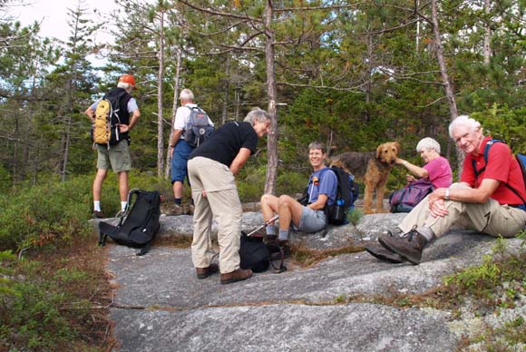 The group on the eastern ledges (photo by Webmaster)