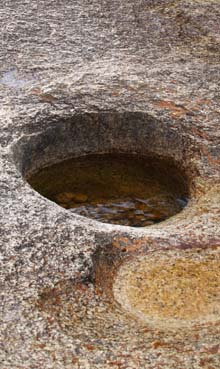 Pothole next to Thoreau Falls (photo by Webmaster)