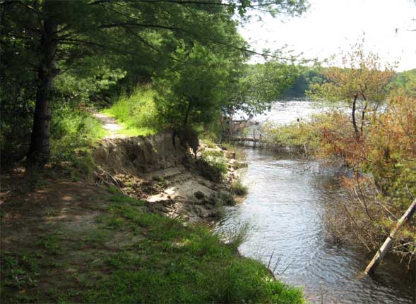 Trail along the Merrimack River (photo by Raymond Gilbert)