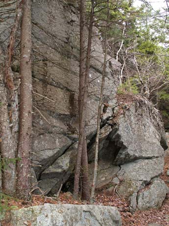 Ledges along Cliff Walk (photo by Webmaster)