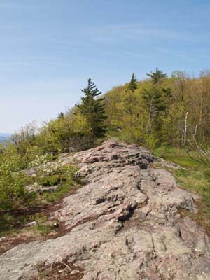 Ledges along Red Rock Pond (photo by Webmaster)
