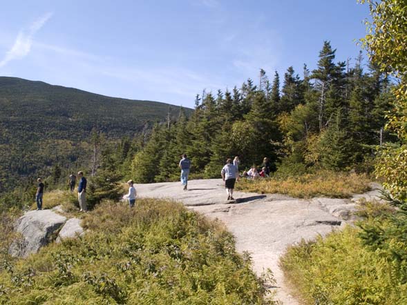 Ledges at the summit of Mount Willard (photo by Webmaster)